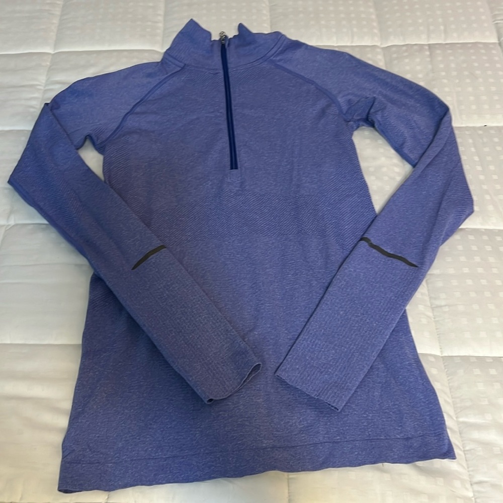Lululemon Women’s 1/2 zip pullover. Size 6. Like new!